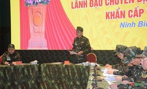 Đồng chí Đoàn Minh Huấn chủ trì hội nghị Ban Thường vụ Tỉnh ủy ra Nghị quyết lãnh đạo, chuyển địa phương vào tình trạng khẩn cấp về quốc phòng. Ảnh: KIM NGỌC 