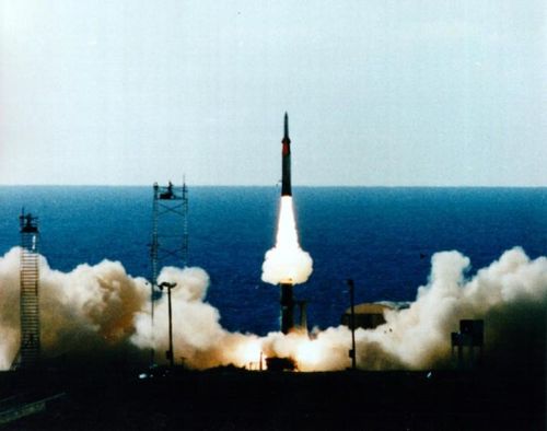 Hệ thống tên lửa phòng không Arrow của Israel đã phát triển thành 3 phiên bản là Arrow-1, Arrow-2 và mới nhất là Arrow-3. Trong số đó, loại Arrow-1 đã hoàn thành tất cả các cuộc thử nghiệm vào năm 1994 và bắt đầu đi vào trực chiến trong quân đội Israel vào năm 1995. 