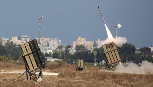 Hiện nay, Israel trang bị các loại tên lửa phòng không đánh chặn, trải dài từ tầm thấp, tầm trung và tầm cao. Trong đó hệ thống phòng không tầm thấp Vòm Sắt (Iron Dome), có nhiệm vụ đánh chặn các loại tên lửa tầm ngắn, UAV như tên lửa tự chế, đạn pháo hay UAV của Hamas.
