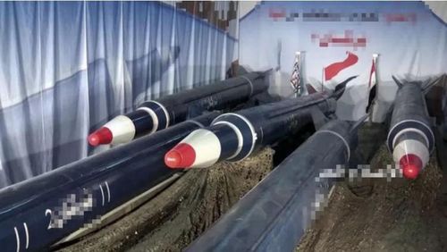 Kể từ khi xung đột Hamas-Israel bùng nổ, lực lượng vũ trang Houthi ở Yemen đã công khai bày tỏ sự ủng hộ đối với lực lượng vũ trang Hamas và thậm chí còn yêu cầu Saudi Arabia cho họ đi qua biên giới, để có thể tấn công Israel. Tất nhiên yêu cầu của Hauthi bị Saudi Arabia từ chối;