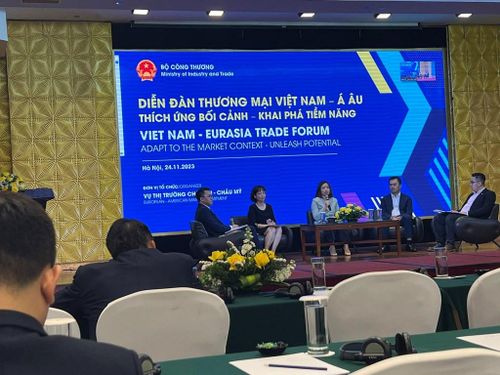 Các đại biểu đang chia sẻ tại diễn đàn. Ảnh: Gia Minh/BNEWS/TTXVN