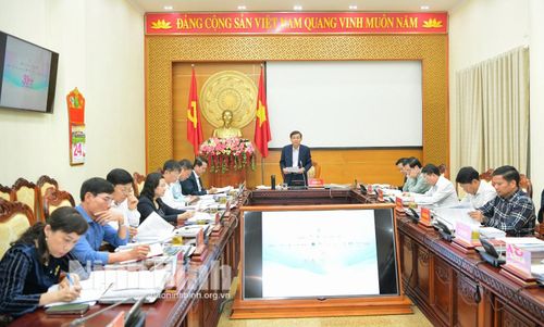 Đồng chí Đoàn Minh Huấn, Ủy viên Trung ương Đảng, Bí thư Tỉnh ủy chủ trì hội nghị.