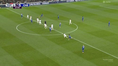 Tottenham không từ bỏ cách chơi dù chỉ còn 9 người trên sân.