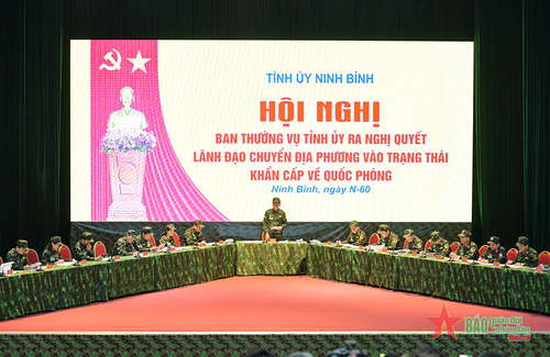 Ủy viên Trung ương Đảng, Bí thư Tỉnh ủy Đoàn Minh Huấn chủ trì hội nghị Ban Thường vụ tỉnh ủy ra nghị quyết lãnh đạo chuyển địa phương vào tình trạng khẩn cấp về quốc phòng.
