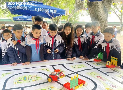  Các em học sinh hào hứng tham gia các hoạt động trong ngày hội. Ảnh: Thanh Quỳnh 