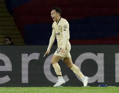Porto thi đấu đầy quyết tâm và bất ngờ có bàn mở tỷ số ở phút 30. Thủ môn Inaki Pena cản phá thành công cú dứt điểm của Galeno nhưng bất lực nhìn tiền vệ Pepe băng vào đá bồi chuẩn xác và 1-0 cho đội khách.