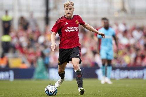 Newcastle sẵn sàng trao cơ hội cho Van de Beek