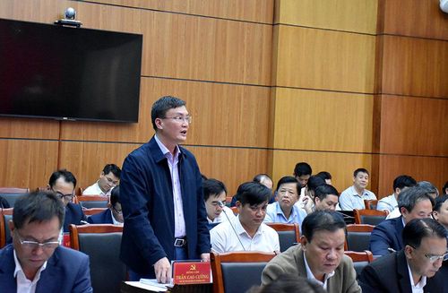 Lãnh đạo Huyện ủy Mường Chà tham gia ý kiến bổ sung vào báo cáo kinh tế - xã hội, bảo đảm quốc phòng an ninh năm 2023, kế hoạch năm 2024.