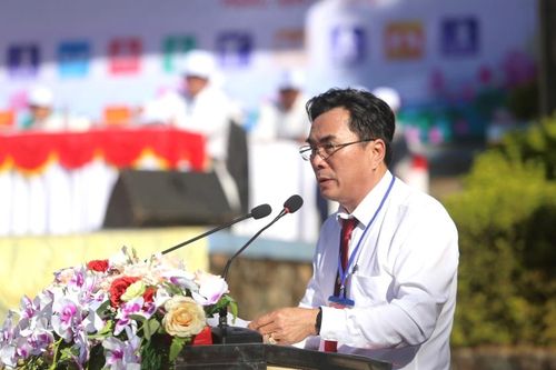 Phó Chủ tịch UBND TP. Pleiku Nguyễn Hữu Sung phát biểu khai mạc Hội khỏe. Ảnh: Văn Ngọc