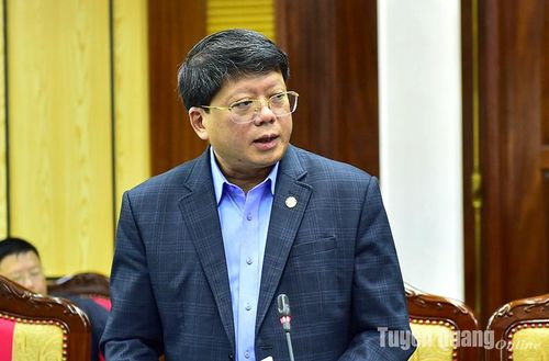 Giám đốc Sở Tài chính Hà Trung Kiên phát biểu ý kiến thảo luận.