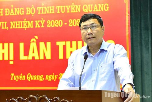 Đồng chí Trưởng ban Nội chính Tỉnh ủy Phùng Tiến Quân trình bày Quy định số 131-QĐ/TW.
