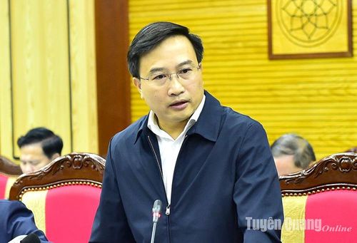 Giám đốc Sở Tài nguyên và Môi trường Phạm Mạnh Duyệt phát biểu ý kiến tại hội nghị.