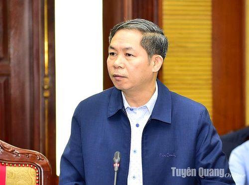 Bí thư Huyện ủy Yên Sơn Phạm Ninh Thái phát biểu ý kiến tại hội nghị.