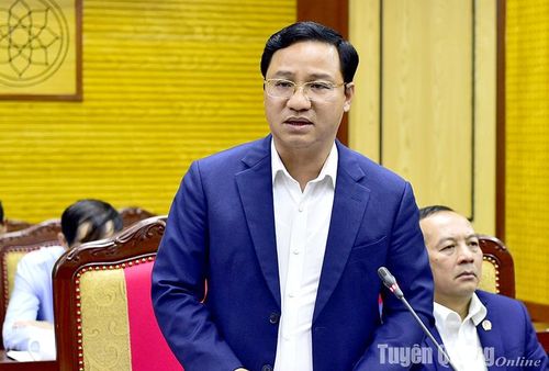 Bí thư Huyện ủy Lâm Bình Nguyễn Thành Trung phát biểu ý kiến thảo luận.