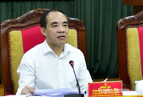 Đồng chí Bí thư Tỉnh ủy Chẩu Văn Lâm phát biểu gợi ý nội dung thảo luận.