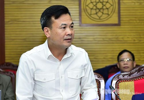 Cục trưởng Cục Thuế tỉnh Trương Thế Hùng phát biểu ý kiến tại hội nghị.