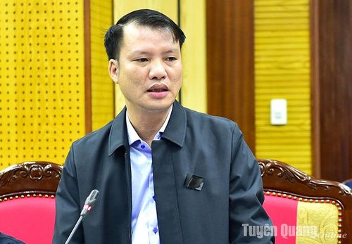 Giám đốc Sở Nông nghiệp và Phát triển nông thôn Nguyễn Văn Việt phát biểu ý kiến.