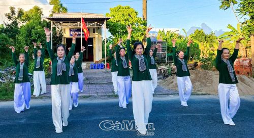 Câu lạc bộ dưỡng sinh thu hút nhiều hội viên Chi hội Người cao tuổi Khóm 3 tham gia, vừa rèn luyện sức khỏe vừa là sân chơi bổ ích.