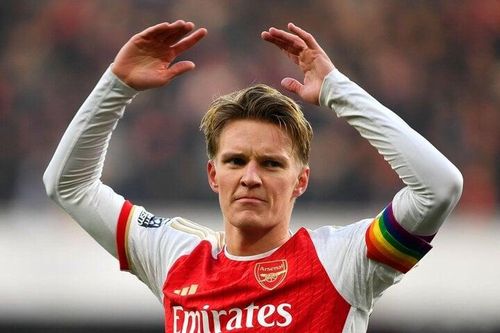 Odegaard có bàn thắng cho Arsenal.