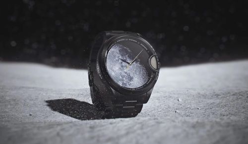 Mặt của LUNAR1,622 cũng chứa nhiều chi tiết đặc biệt. Cọc số được đánh dựa trên các sứ mệnh thành công của Apollo. Nhiệm vụ đáp thành công xuống Mặt Trăng được in màu vàng, trong khi sứ mệnh xoay quanh quỹ đạo có màu trắng.