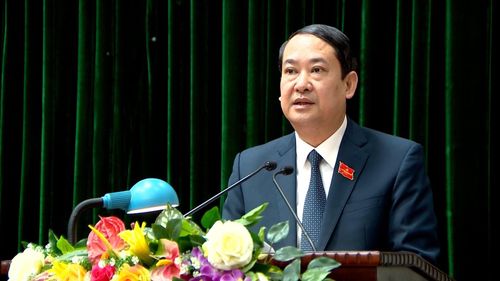 Ông Mai Văn Tuất - Chủ tịch HĐND tỉnh Ninh Bình phát biểu tại kỳ họp.