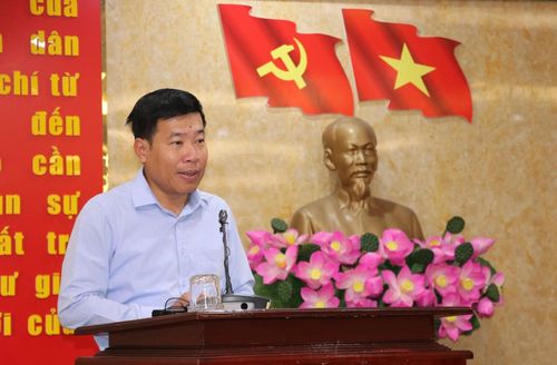 Ủy viên Trung ương Đảng, Bí thư Tỉnh ủy Nguyễn Mạnh Cường phát biểu khai mạc hội nghị.
