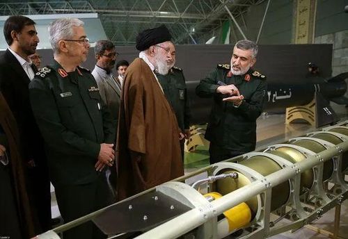 Các nhà phân tích quân sự phương Tây cho rằng tên lửa siêu thanh của Iran được thiết kế để hoạt động ở độ cao thấp, khi có khả năng đẩy tốc độ lên khoảng Mach 10 (12.250 km/h).