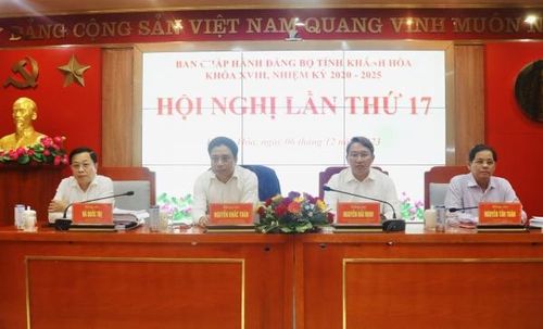 Các vị Thường trực Tỉnh ùy chủ trì hội nghị.