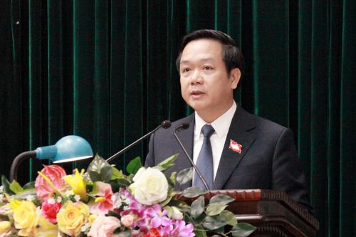 Phó Bí thư Tỉnh ủy, Chủ tịch UBND tỉnh Phạm Quang Ngọc phát biểu tại kỳ họp