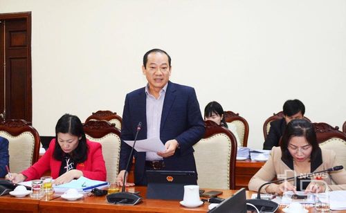 Đại biểu thảo luận tại Tổ 1.