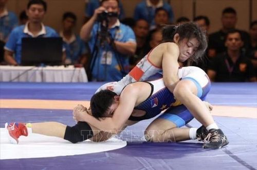 Đô vật Nguyễn Thị Xuân (trên) được nhắm đến cho các mục tiêu lâu dài của đội tuyển vật Việt Nam.