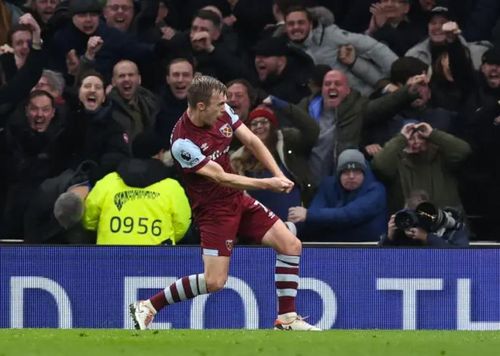 James Ward-Prowse nâng tỷ số lên 2-1 cho West Ham ở phút 74.