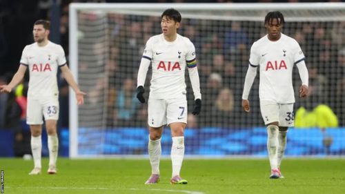 Tottenham tỏ ra hụt hơi trong cuộc đua tới ngôi vương. Họ đang xếp thứ 5 với 27 điểm – kém 7 điểm so với đội đỉnh bảng Arsenal sau 15 vòng đấu.