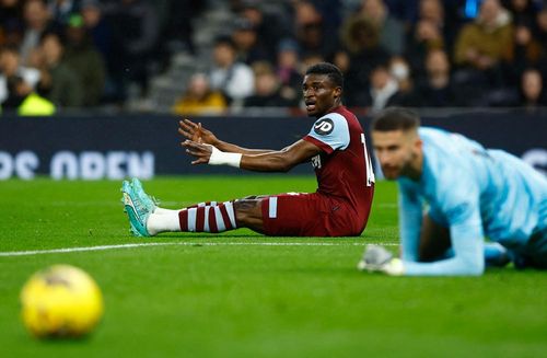 West Ham thi thoảng phản công với pha bỏ lỡ của Kudus