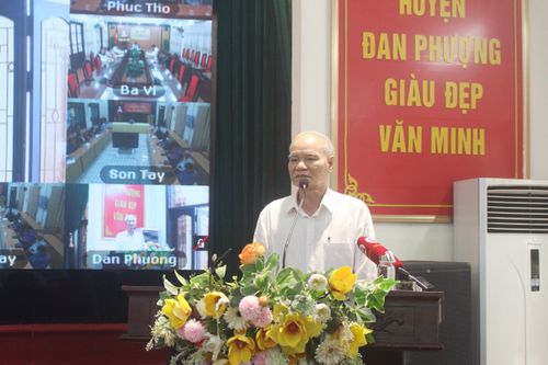 Cử tri Đặng Hữu Bình phát biểu ý kiến.