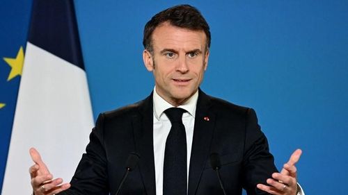 Tổng thống Pháp Emmanuel Macron phát biểu trong cuộc họp báo tại trụ sở EU ở Brussels, Bỉ hôm 15/12. Ảnh: AFP
