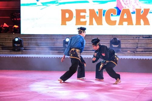 Võ sinh Pencak Silat mang môn võ xuất phát từ Indonesia đến với người xem qua bài quyền biểu diễn