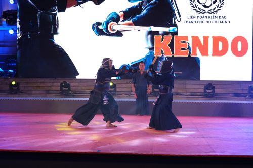 Các võ sinh bộ môn kiếm đạo (Kendo) tham gia đồng diễn tại Liên hoan Võ thuật TP HCM 2023