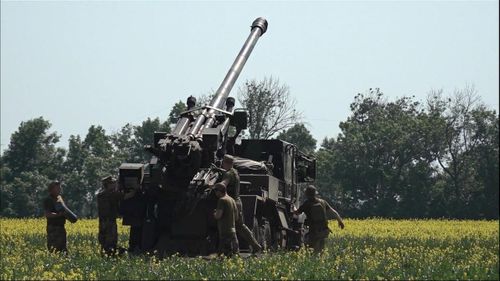 Tờ báo lưu ý rằng cách đường giới tuyến vài chục km, trong một hầm ngầm dưới lòng đất, “ở một nơi hẻo lánh không xa Kramatorsk”, trụ sở Lữ đoàn bộ binh cơ giới số 56 của lực lượng vũ trang Ukraine được đặt ở đó.