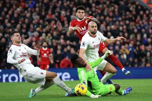  Hàng thủ MU có trận đấu hay trước Liverpool. 