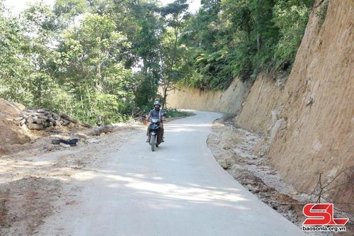 Tuyến đường bản Pa Cư Sáng, xã Hang Chú, huyện Bắc Yên được bê tông hóa.