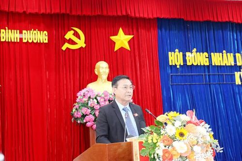  Ông Nguyễn Văn Lộc, Chủ tịch HĐND tỉnh Bình Dương phát biểu tại kỳ họp.