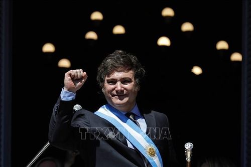 Tân Tổng thống Argentina Javier Milei tuyên thệ nhậm chức tại Buenos Aires ngày 10/12/2023. Ảnh: AFP/TTXVN