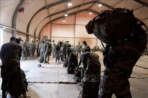 Binh sĩ Pháp tham gia một sứ mệnh tại căn cứ không quân BAP của Pháp ở Niamey, Niger. Ảnh: AFP/TTXVN