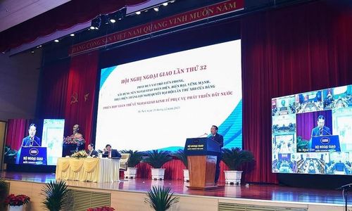 Đại diện các đơn vị trình bày tham luận tại hội nghị