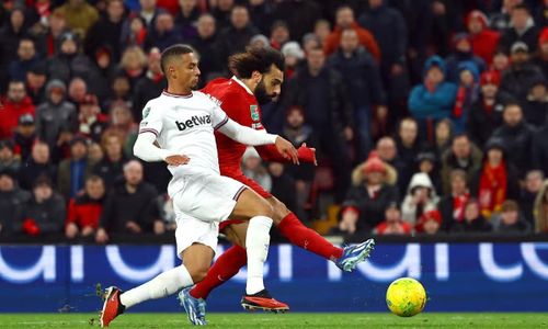 Mohamed Salah ghi bàn sau khi vào sân từ ghế dự bị.