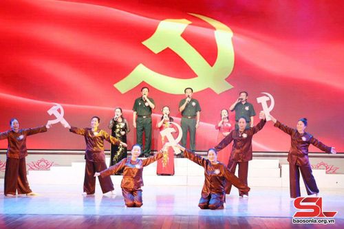 Tiết mục của huyện Phù Yên tham dự Liên hoan tiếng hát người cao tuổi tỉnh Sơn La năm 2023.