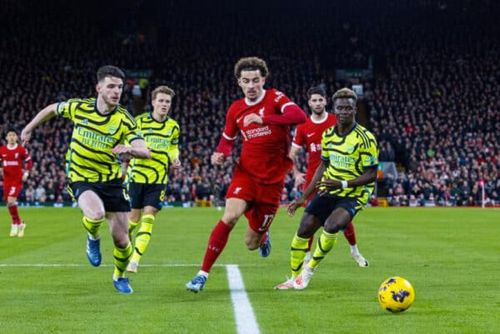 Kết quả trên giúp Arsenal tiếp tục giữ ngôi đầu với 40 điểm, Liverpool xếp thứ hai với 1 điểm ít hơn sau 18 vòng đấu. 