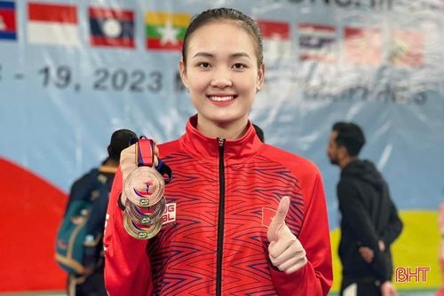 Quỳnh Anh giành “hat-trick” huy chương tại Giải Vô địch Karate Đông Nam Á 2023.