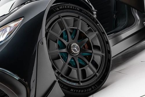 Theo đó, chiếc Mercedes-AMG One đã qua sử dụng này được một showroom có tiếng ở Dubai rao bán, giá “sang nhượng” hiện vẫn là một ẩn số nhưng dự đoán sẽ cao hơn nhiều so với mức giá khởi điểm ban đầu. Mercedes-AMG One thuộc top mẫu xe nhanh nhất thế giới khi chỉ mất 2,9 giây để tăng tốc từ 0 - 100km và vận tốc tối đa đạt 352km/h.